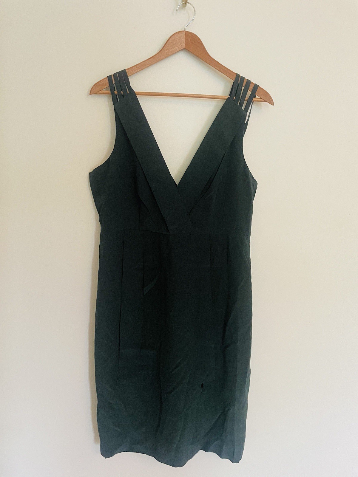 Suzabelle Strappy Shoulder Detail Green Knee Length 100% Silk Dress. Large. NWT.