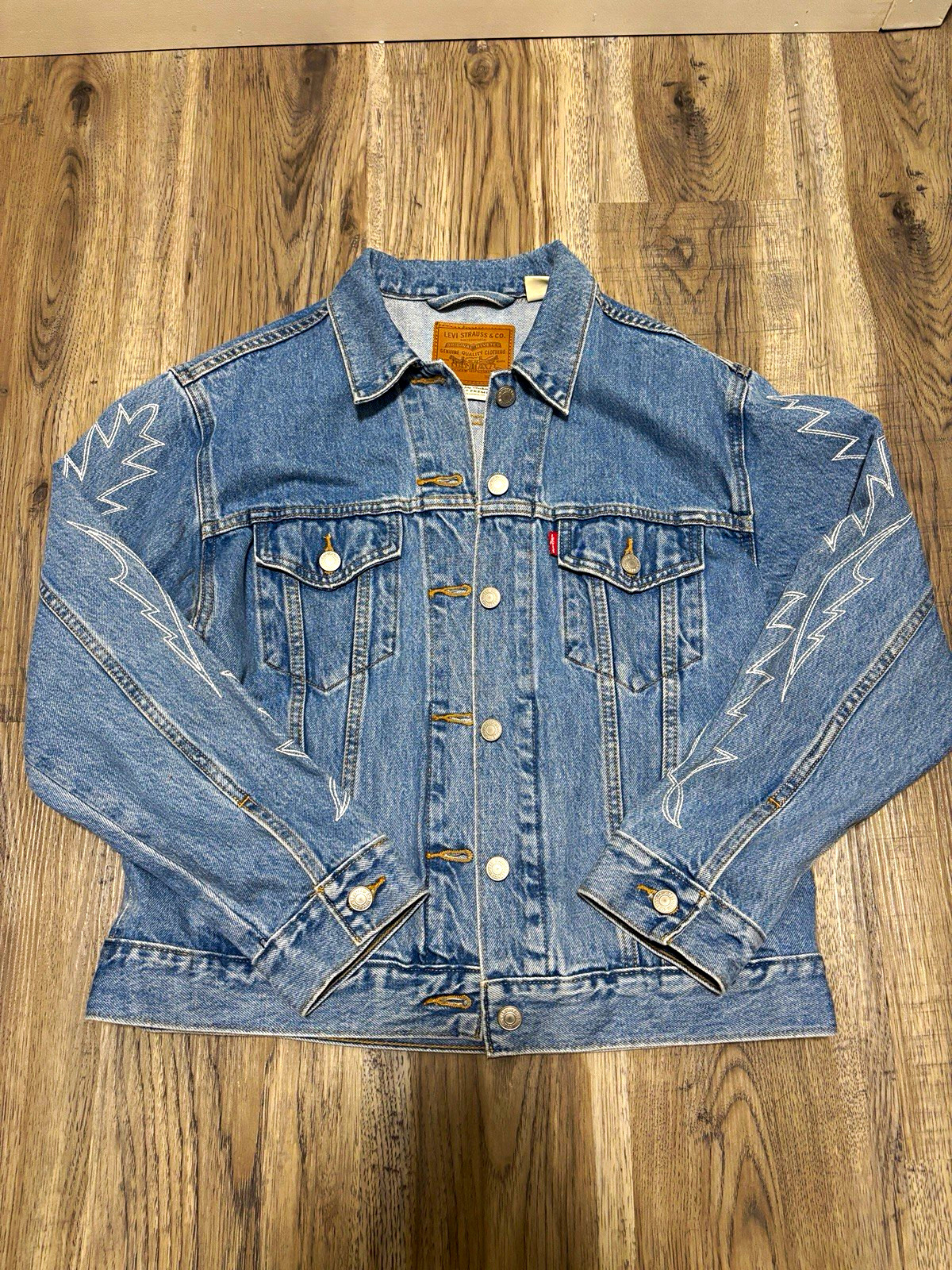Levi\'s Premium Men\'s Blue Denim Jacket Embroidered Button Front Size M