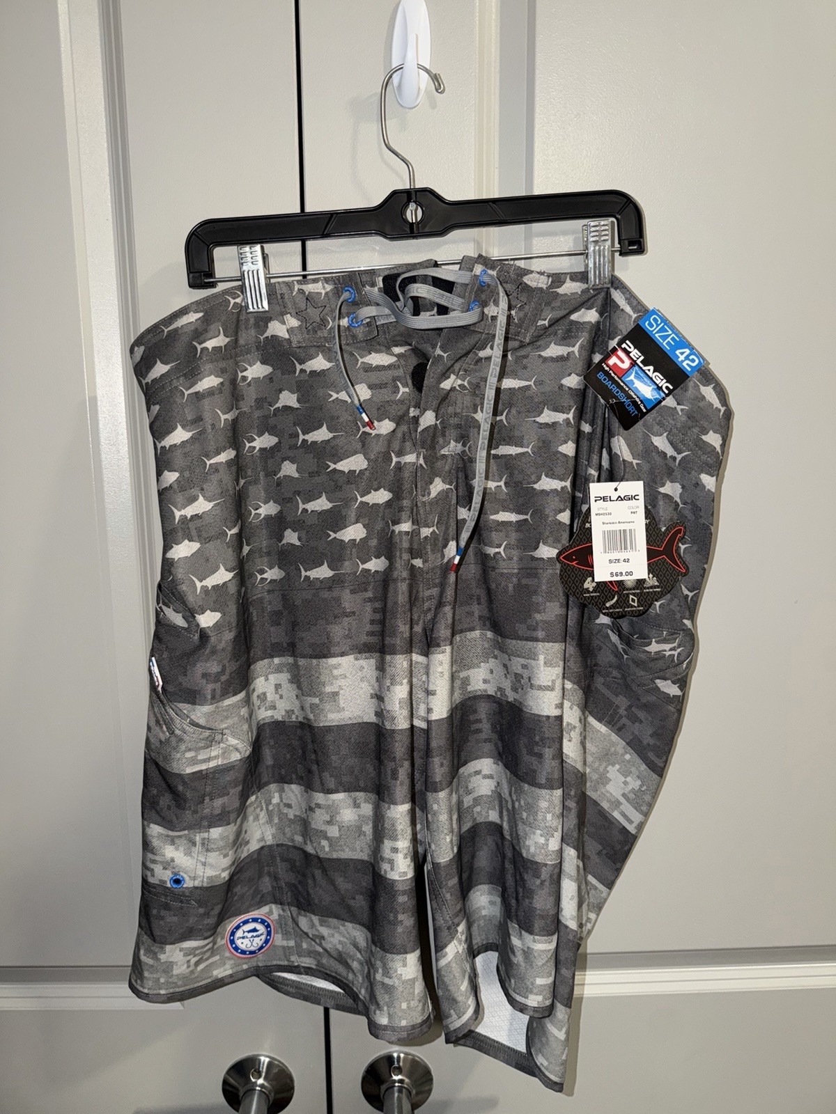 NWT Pelagic Mens Sharkskin Boardshorts Grey White Shark Print Fishing Shorts 42