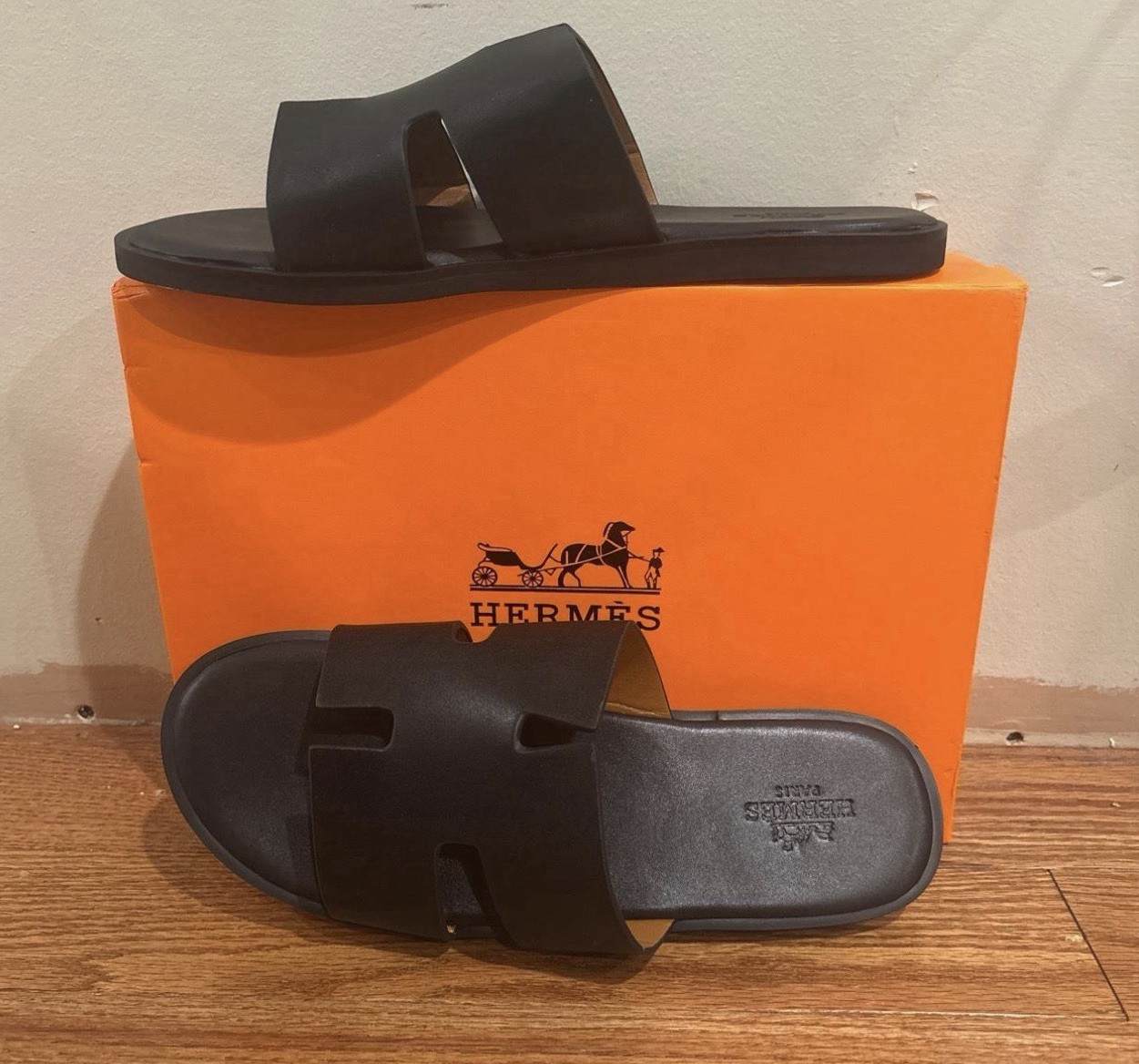 100% Authentic Hermes Izmir Black Leather Sandals Men’s US 8 EU 44