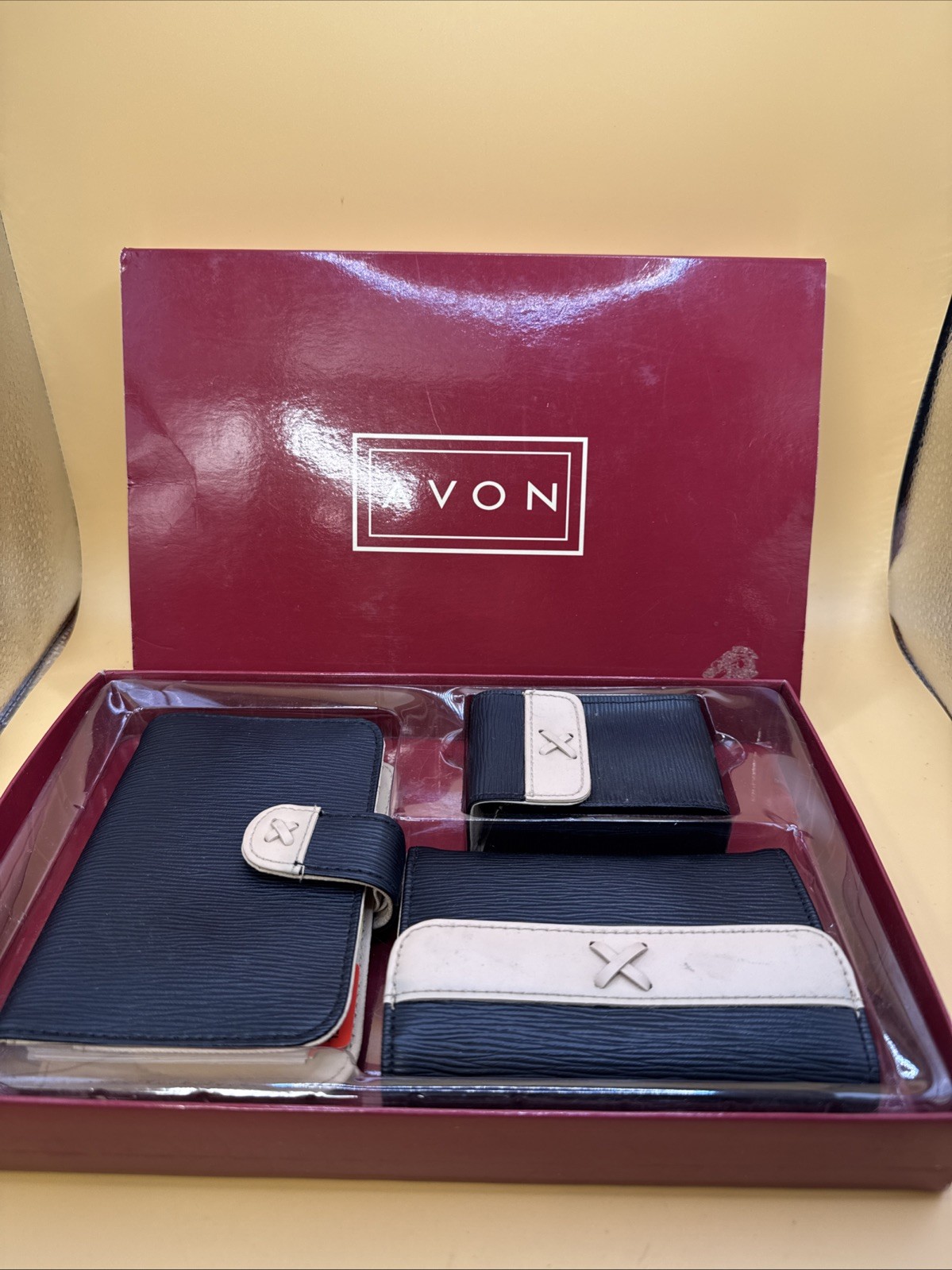 Avon Whipped Stitch Spectator Boxed Gift Set Wallet Organizer Lip Stick Cases