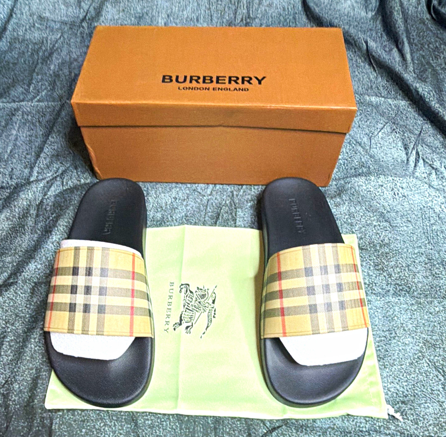 Burberry Men\'s Black/Beige Check Logo Slide Sandals Slip-On Synthetic US 10.5