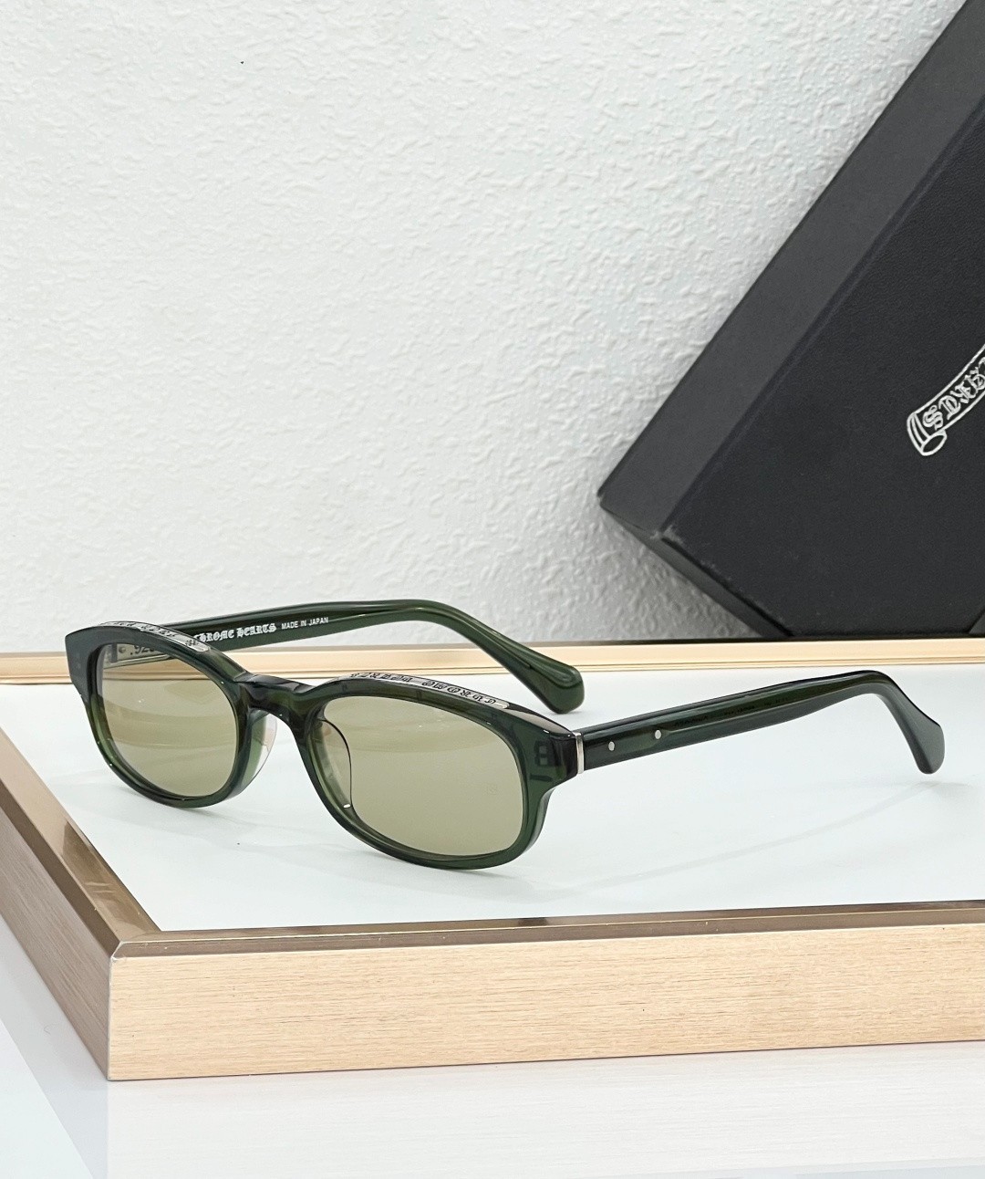 CH HEARTS Lowrider Oval Vintage Style Luxury Sunglasses 52-21-142