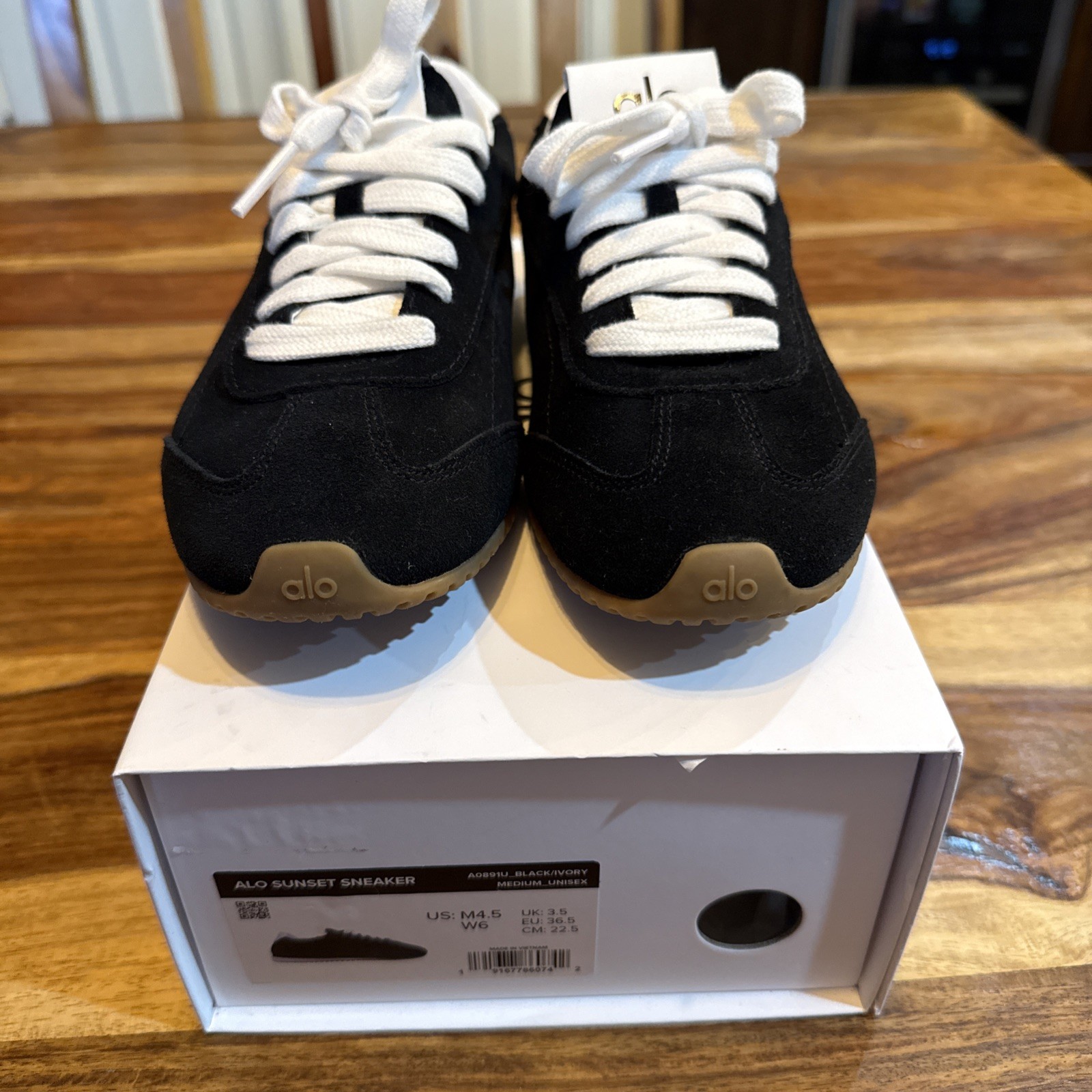 Alo Sunset Sneakers Women’s Size 6 Black - Brand New. 