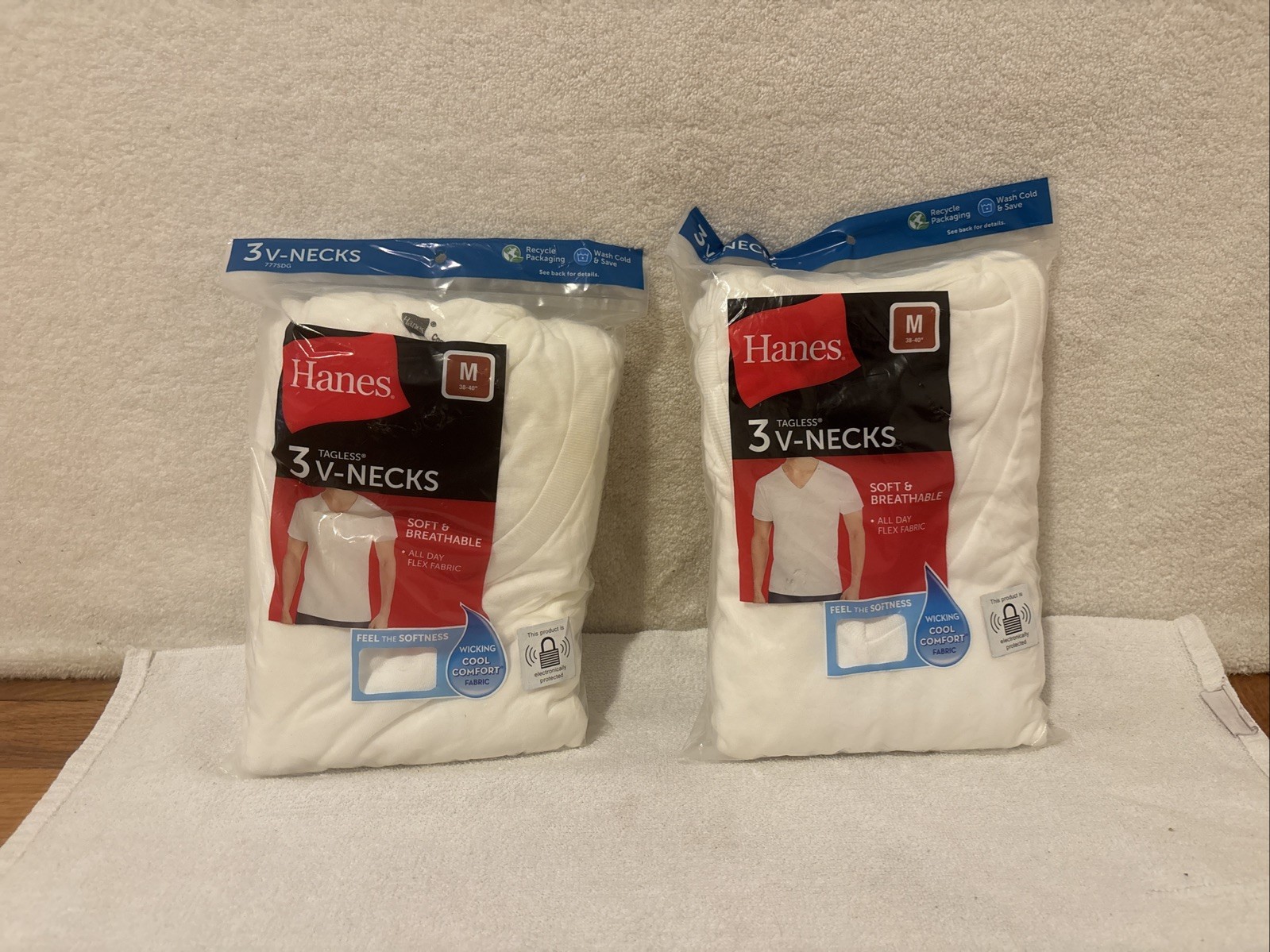 2x Hanes Men\'s Tagless V-Necks ComfortSoft 3-Pack Size M NEW SEALED 
