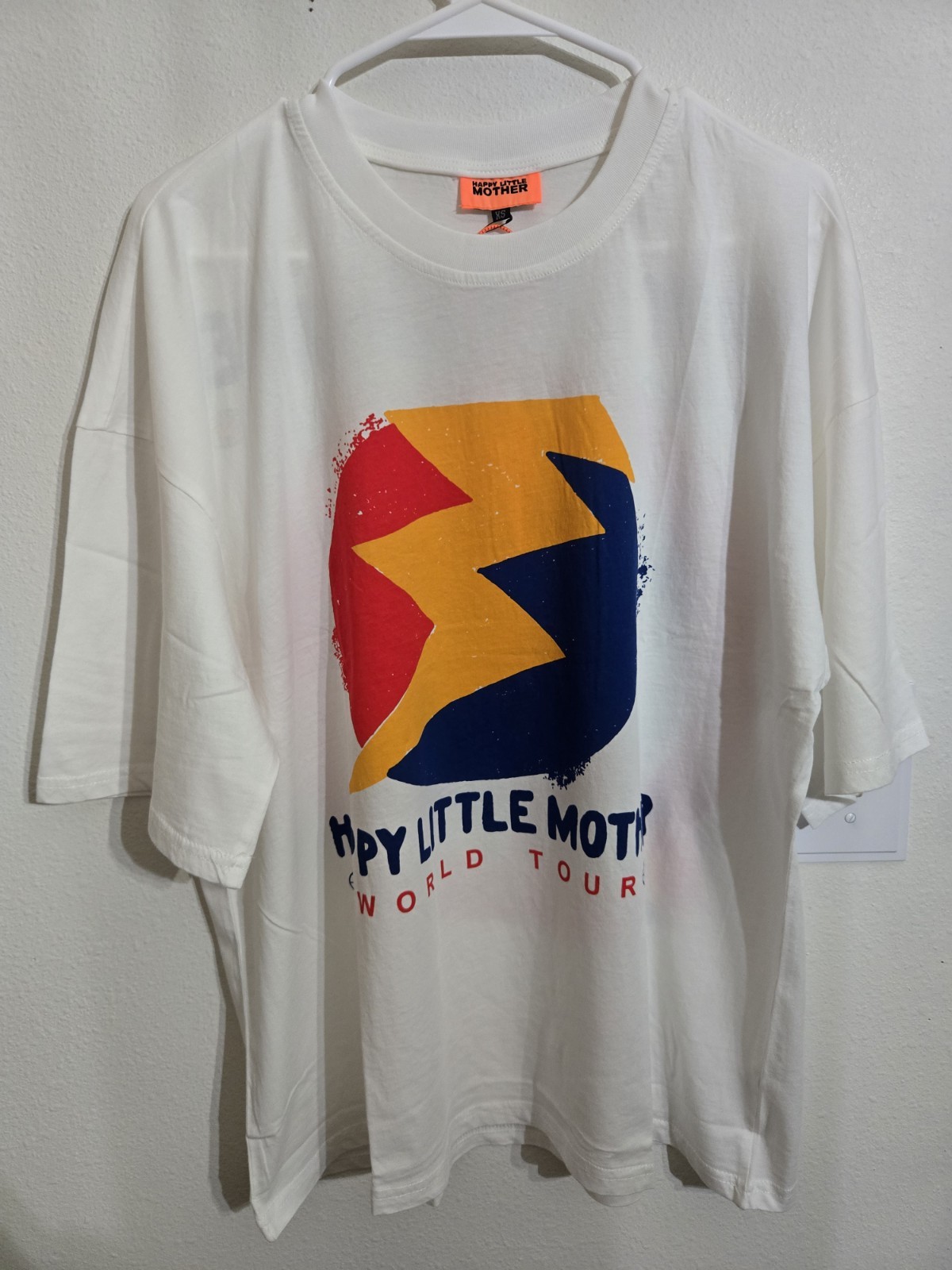 NWT HAPPY LITTLE MOTHER Women\'s White T-shirt World Tour Motif Sz XS