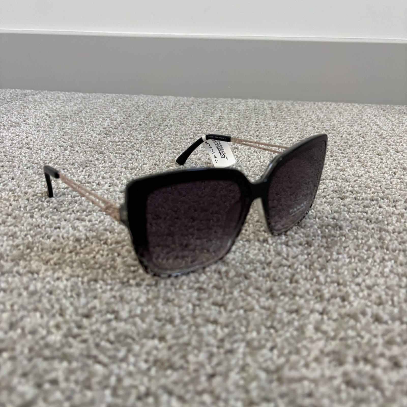NWT Tahari Womens Sunglasses Square Oversized Black Frame Gradient Lens