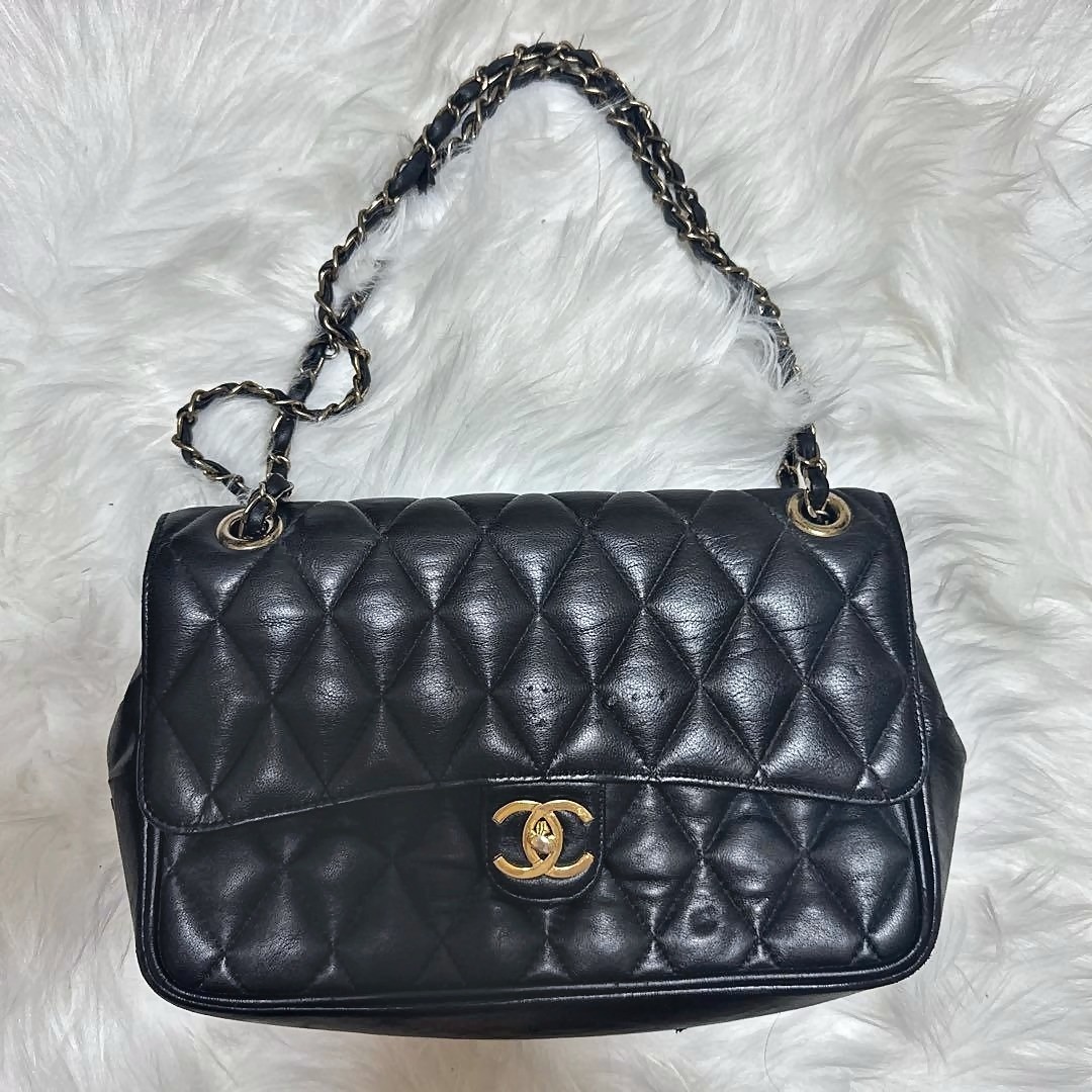 CHANEL Matelasse Chain Shoulder Bag Black Quilted Leather Used