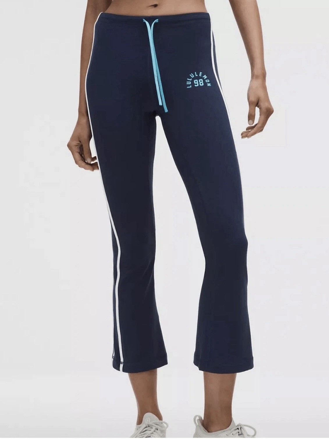 Lululemon Women’s Size 6 Nulu sporty trim MR pant .SOTM 