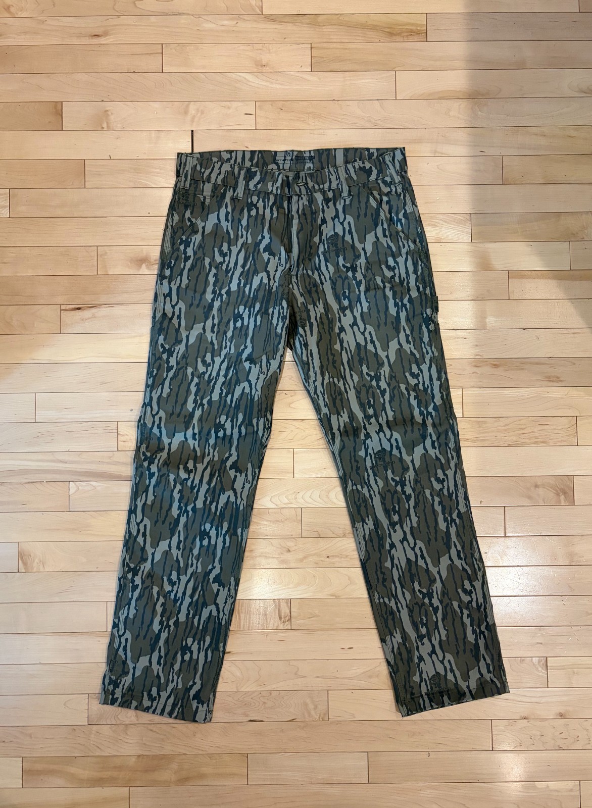 Carhartt Mossy Oak Bottomland Camo Duck Pants Measure 33x32 style #106019 NWOT
