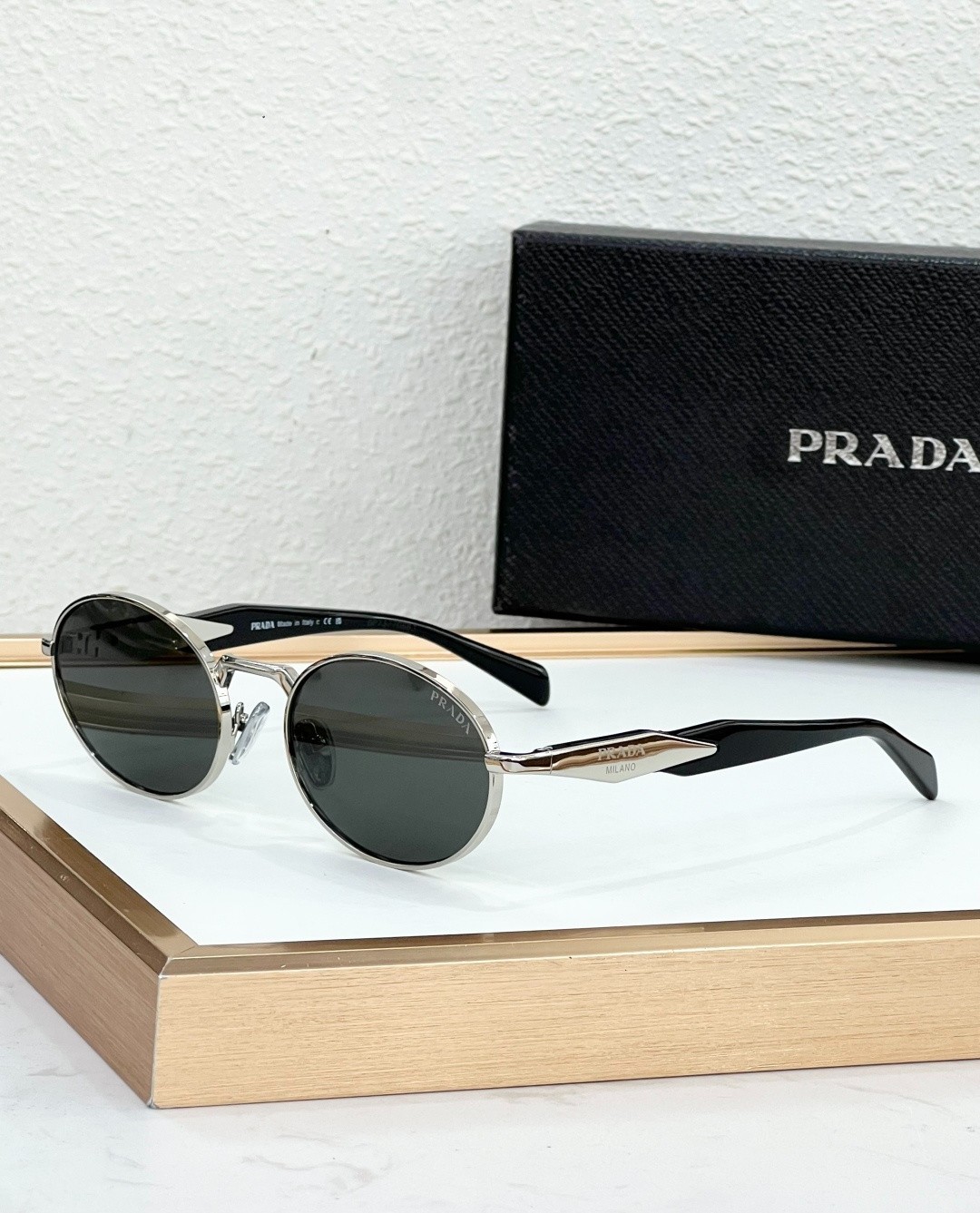 Prada Mod ：SPR65Z SUNGLASSE Size ：55口20-140