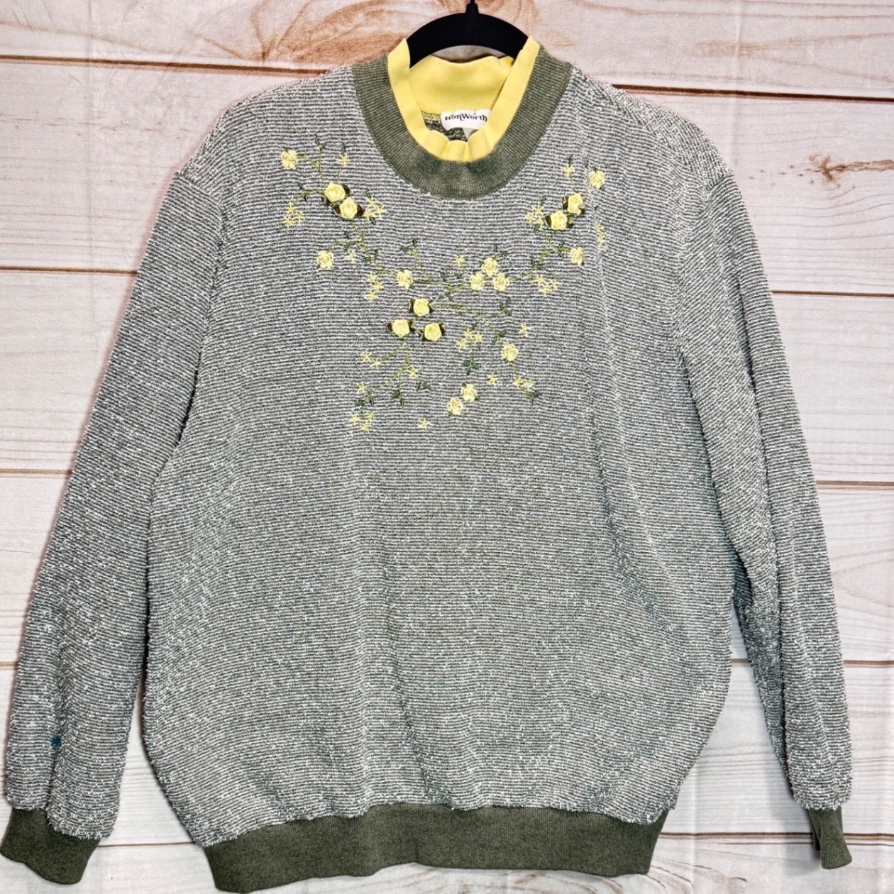 BonWorth Vintage Floral Embroidered Sweatshirt Gray Yellow Green Rosebud Top