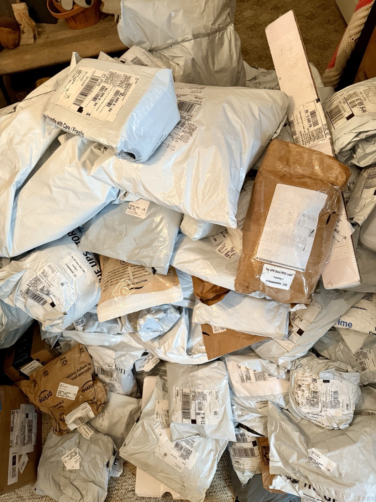 Random Overstock Undelivered Premium Mail/Returned Mail/Mystery Box Package