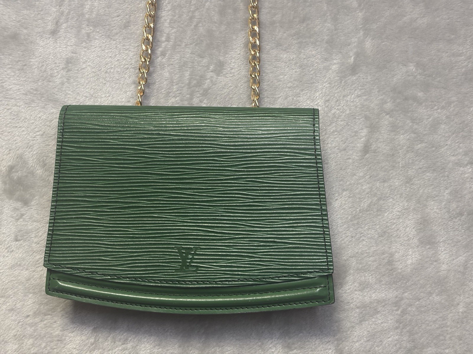 Authentic Louis Vuitton Epi Green Clutch Bag - Preowned Excellent