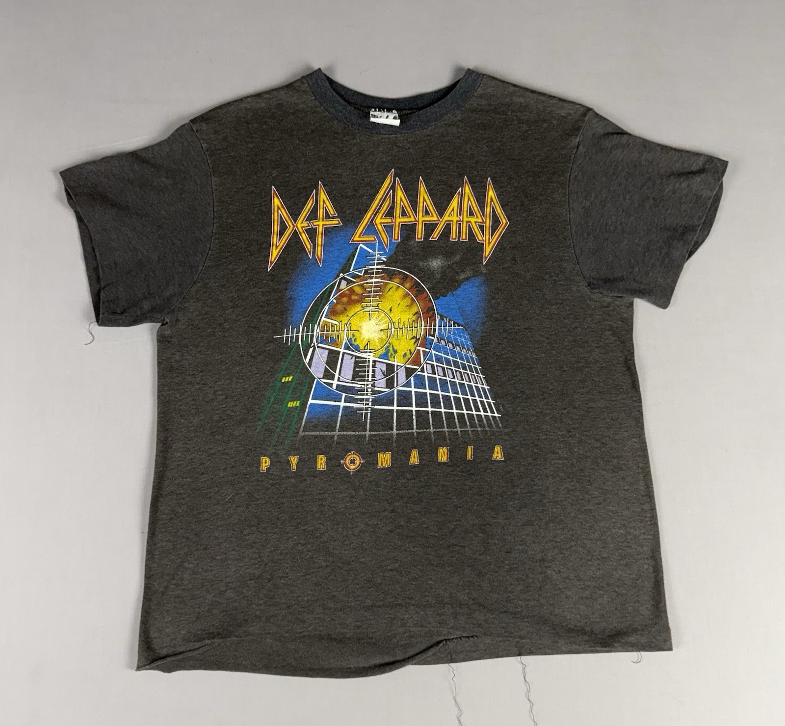 80s VINTAGE Def Leppard Pyromania Band T-Shirt Size Large 5050 Blend Original