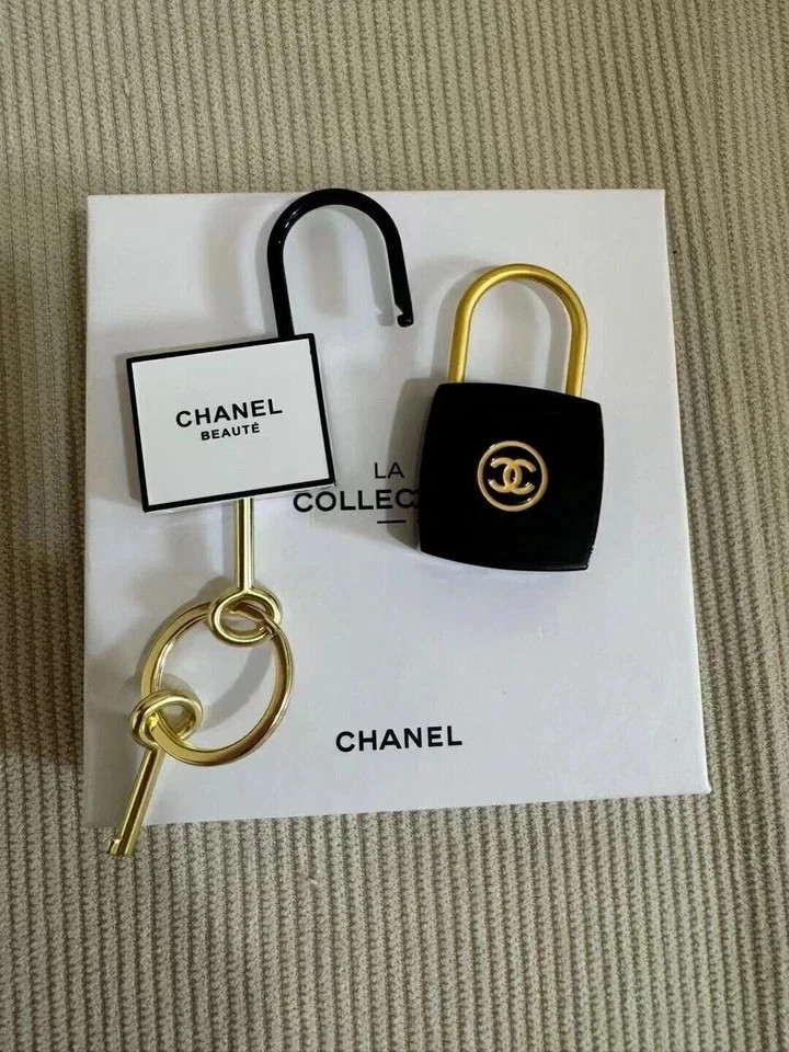 NWT CHANEL PadLock Lock & Key Set Rare Counter VIP Giveaway Gift Bag Keychain