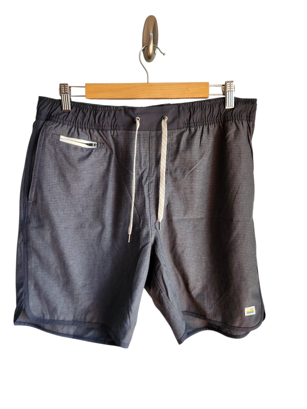 Vuori Men\'s Banks Short Gray Grey Large Shorts Unlined Gym Workout Running