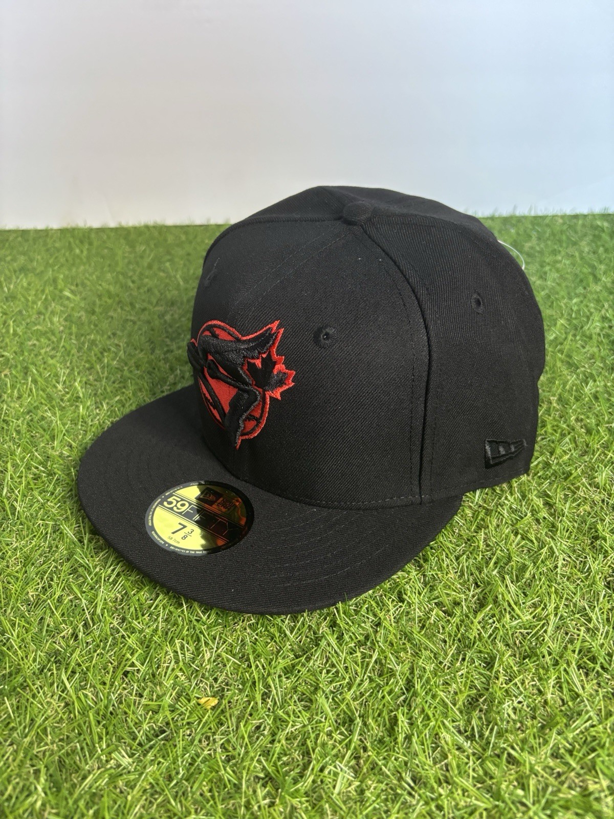 New Era Black/Red Fitted 59FIFTY 6 Panel Flat Brim Baseball Cap Unisex 7 3/8 