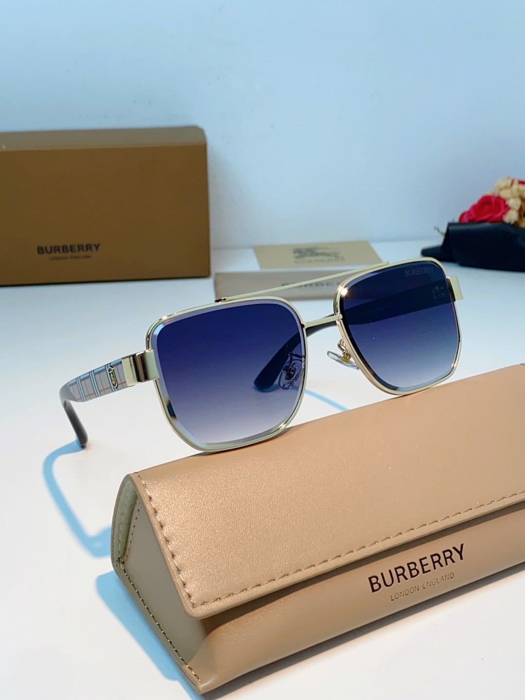 Burberry BE3138 Unisex Sunglasses 60‑15‑145 Gold Aviator Check TB Gradient