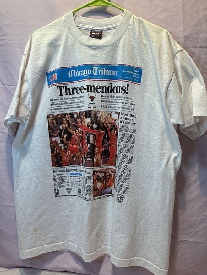 Vintage Fruit of the Loom Chicago Tribune 1993 XL T-Shirt