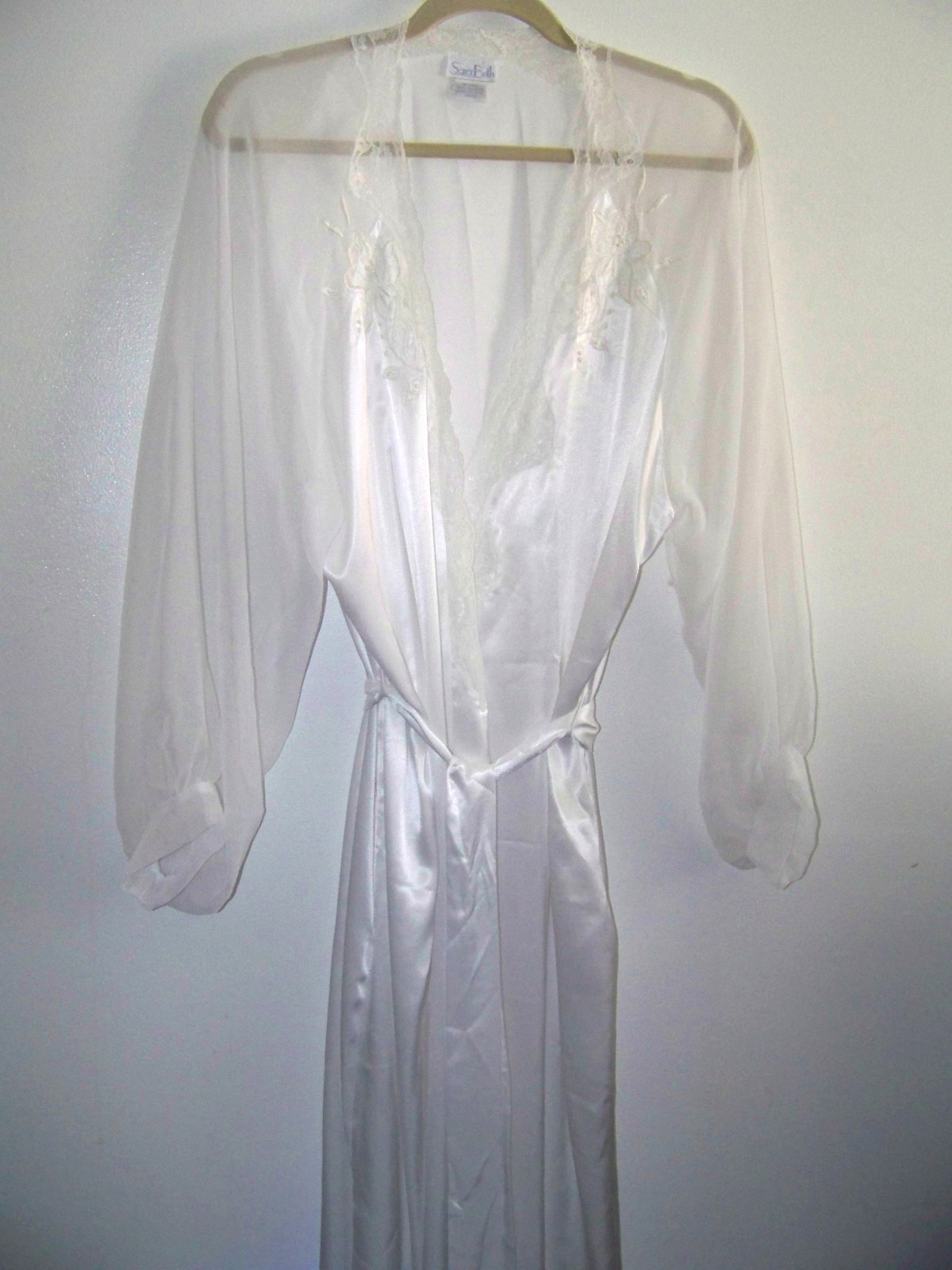 Vintage Sara Beth White Bridal Satin Lace Floral Applique Long Robe L Pearls
