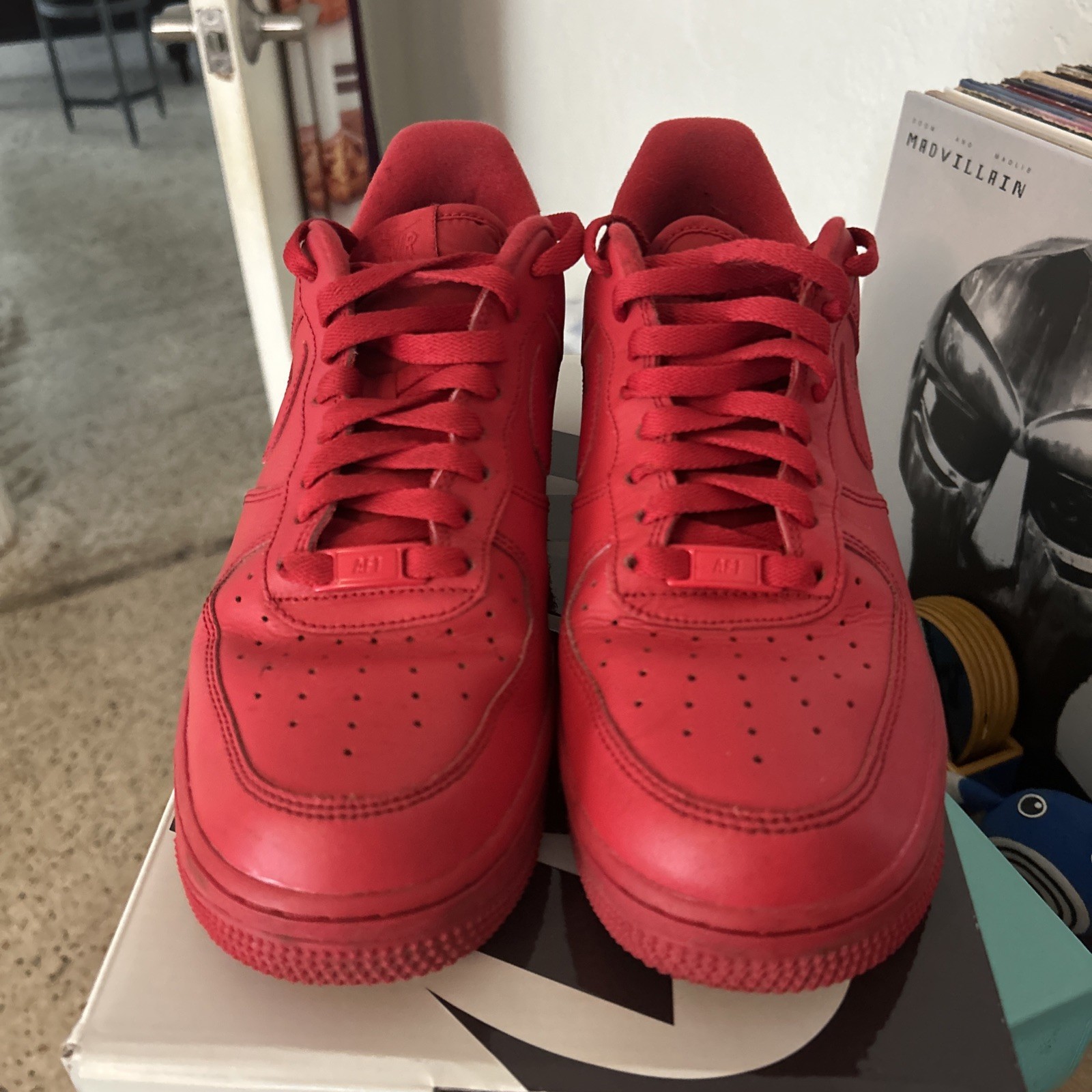 Nike Air Force 1 Low Triple Red  Size 8.5