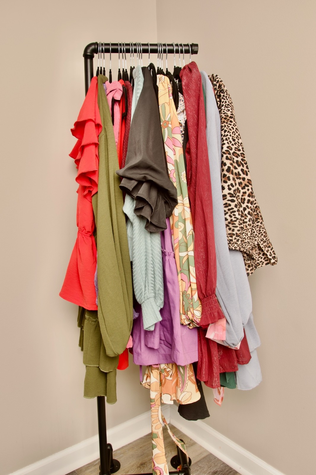 Women’s Clothing Bundle Lot Of 20 Pieces SIZE SMALL