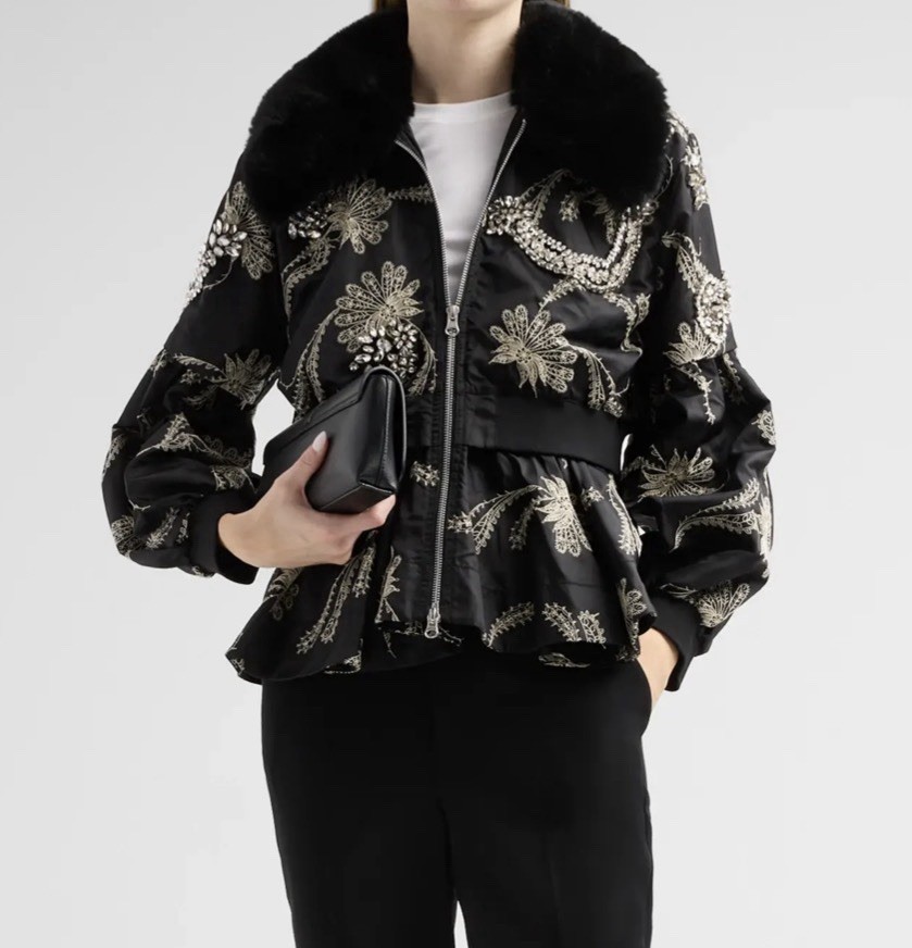 NWT Cinq à Sept\'s Armelle jacket features a plush faux-fur collar Size Sm