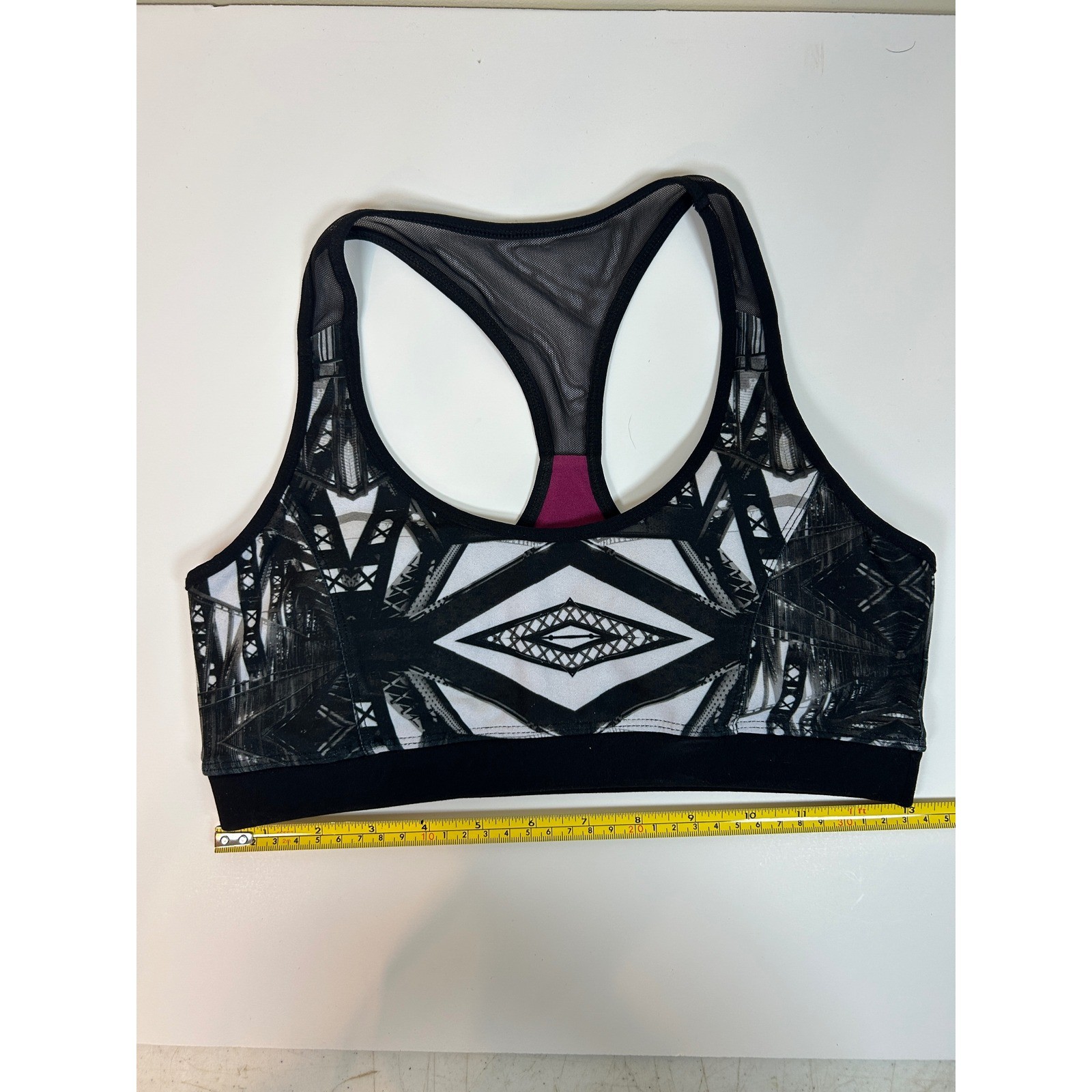 Steve Madden Quick Dry Sports Bra Small Black White Geometric Bridge Mesh Back