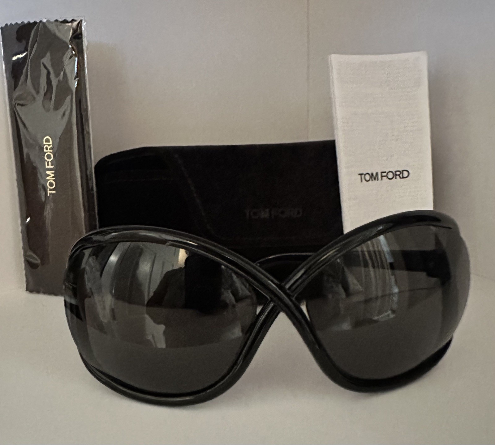 New Authentic TOM FORD Jada TF1070 01B Sunglasses Shiny Black Smke Gradient 68mm