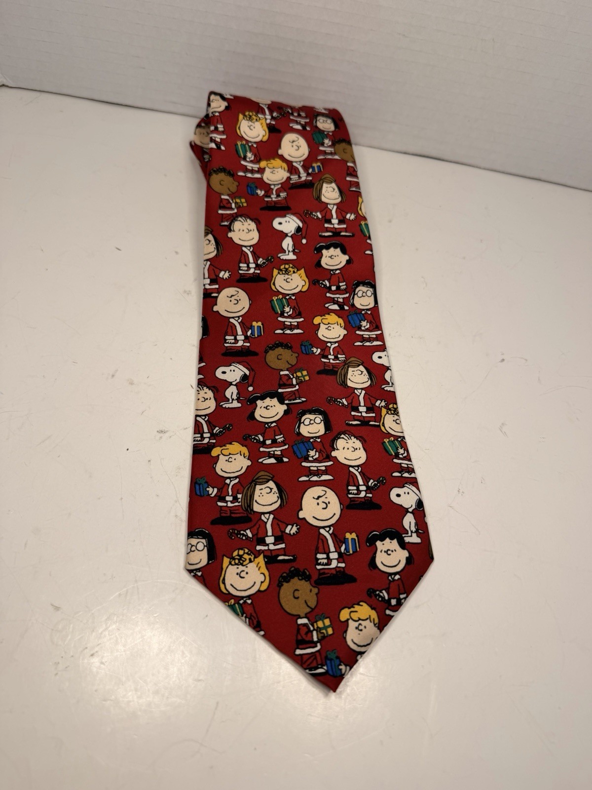 Snoopy & Friends Peanuts Santa\'s Little Helpers Christmas Red Silk Necktie