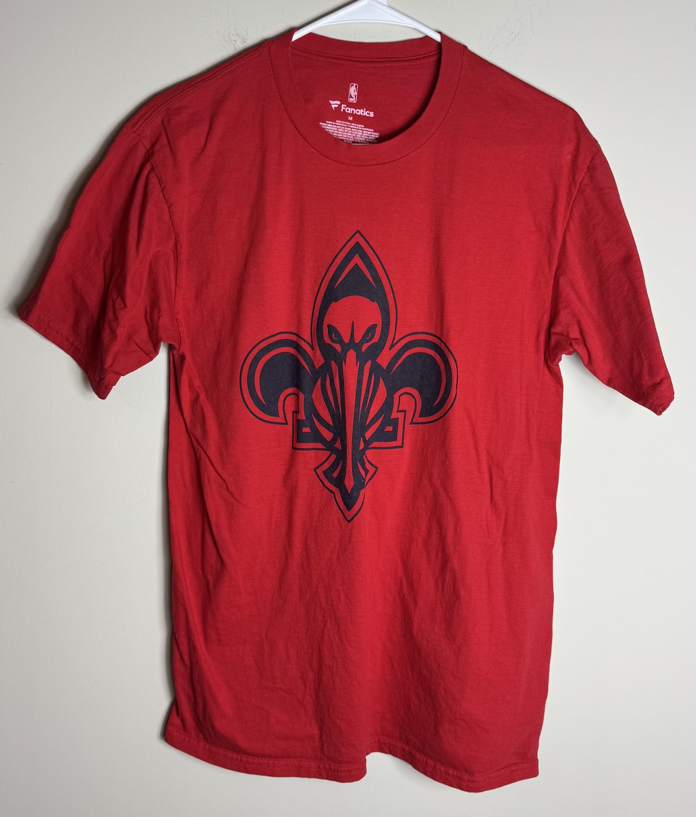 Fanatics NBA Medium Red Cotton T-Shirt 2 Ball Graphic