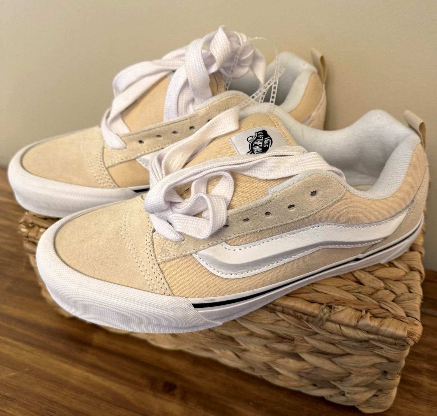 VANS Old Skool Off the  Wall Beige/White Lace up Sneakers 8.5