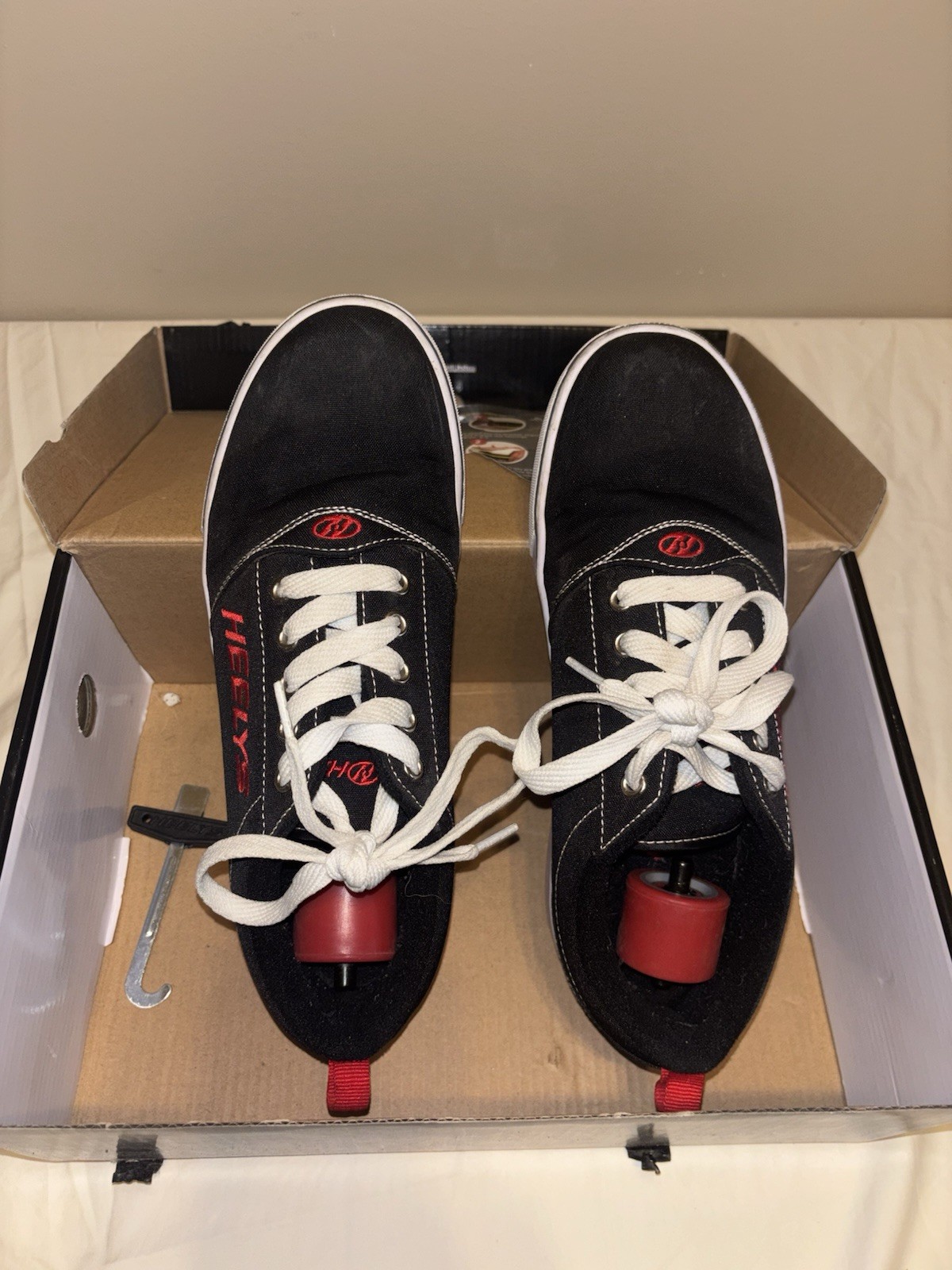 Heelys Pro 20 Shoes Mens Size 7 Black Red Skate Wheels Low Top Canvas Sneakers