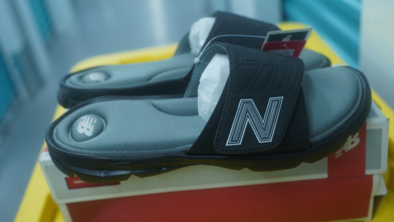 2014 NEW BALANCE MEN\'S PLUSHFOAM SLIDE BLACK/GREY SIZE 12 M3038BGR NEW IN BOX