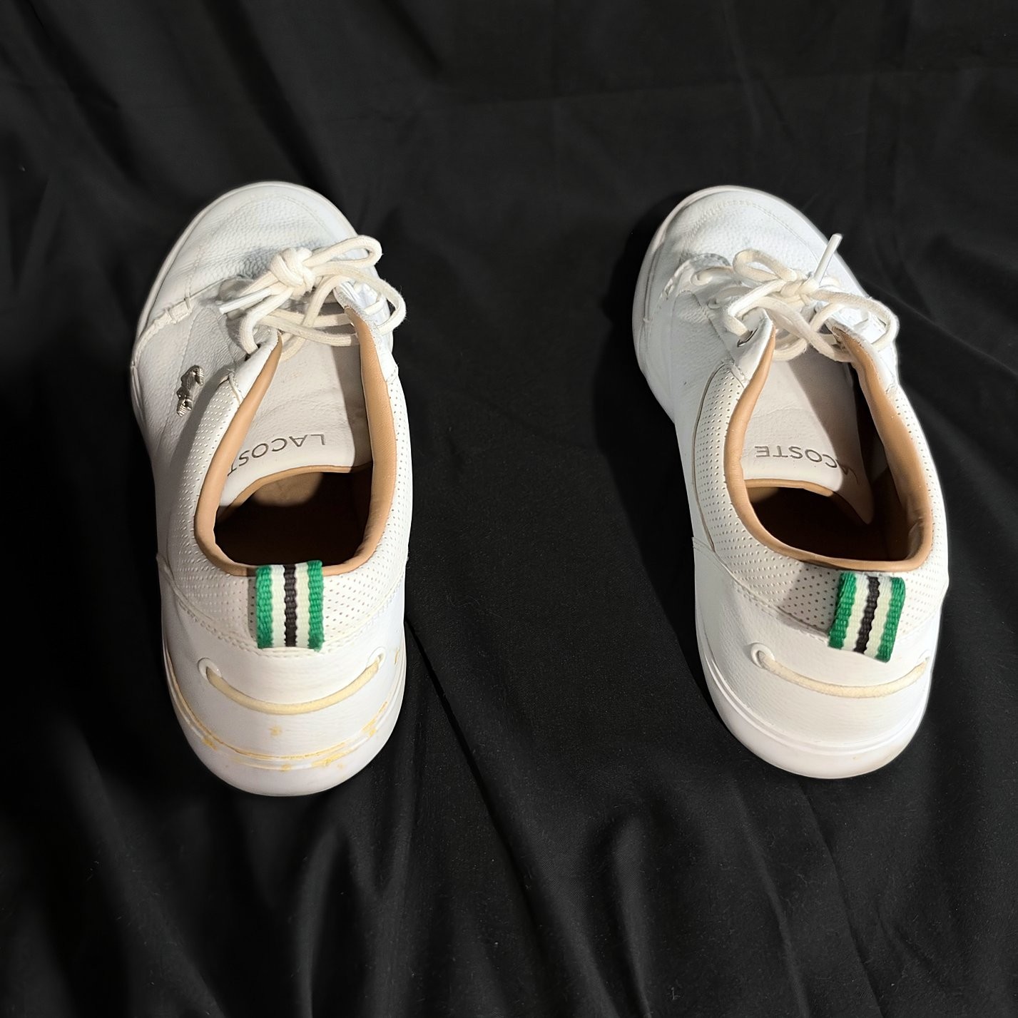 Lacoste Men\'s Size 8 White Pebbled Leather Low Top Sneakers Green Stripe Heel