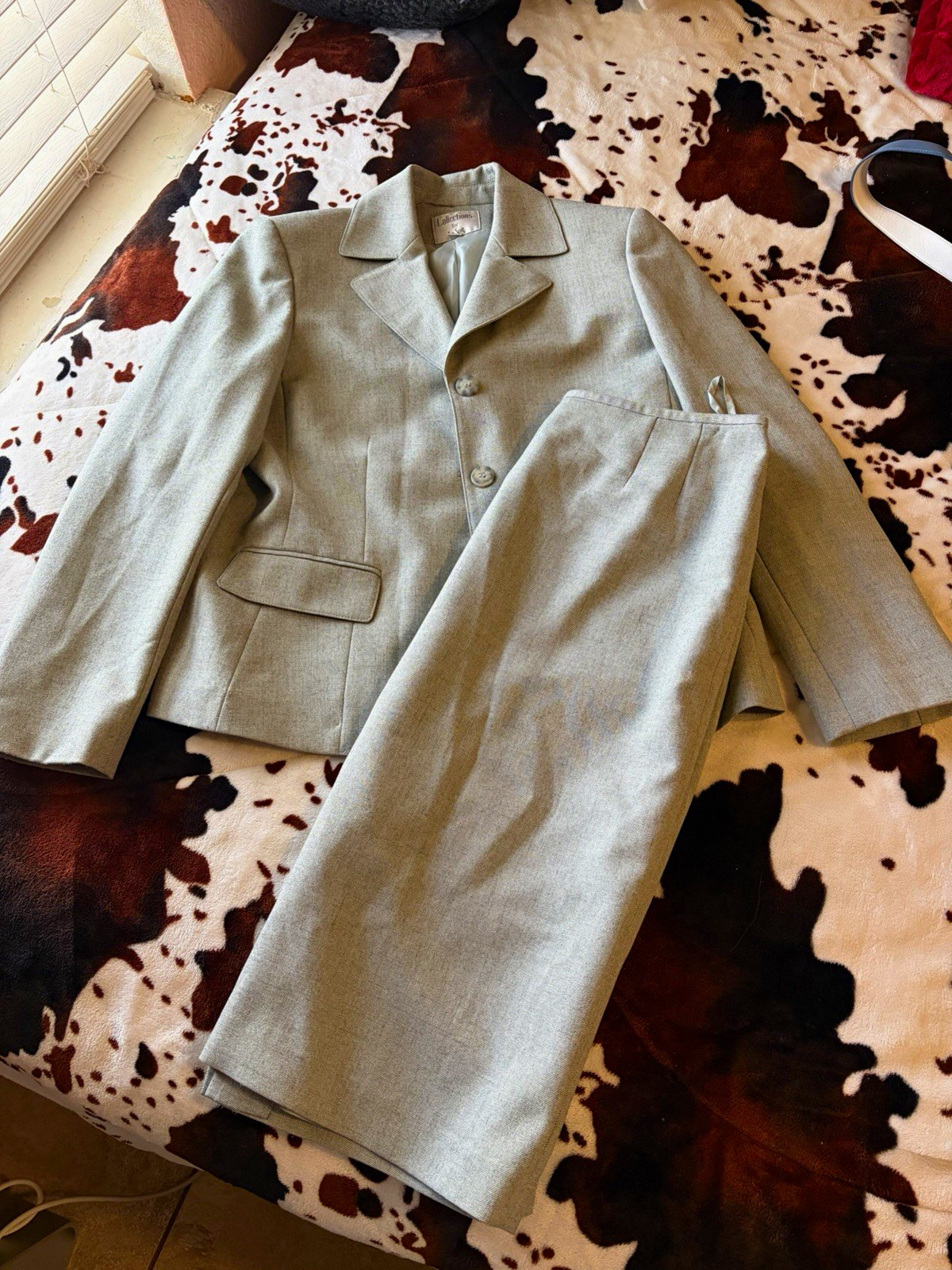 Le Suit Women’s Gray 2-Piece Skirt Suit Size 12 Polyester Lined Notch Lapel