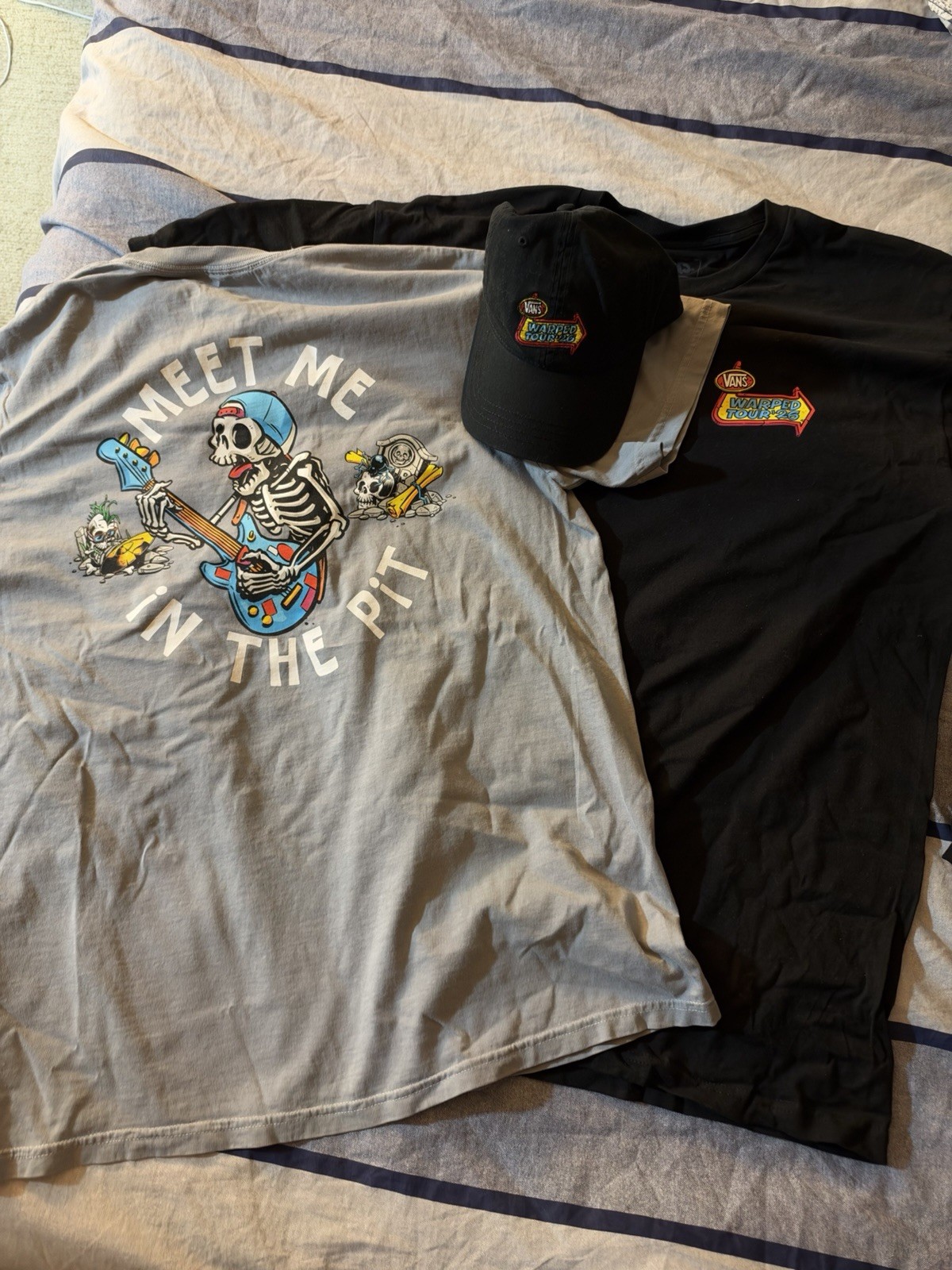 VANS Warped Tour \'26 Bundle: 2 large T-Shirts + Hat
