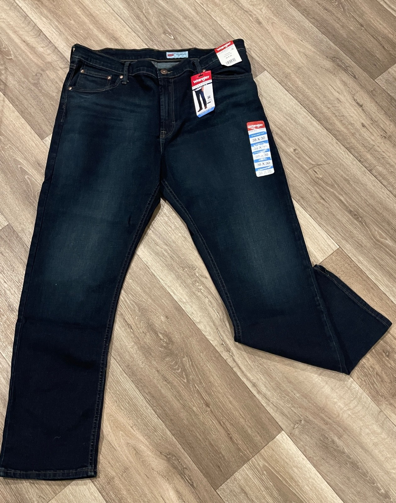 Men Wrangler Straight Fit Jeans, Dark Wash, New with Tags