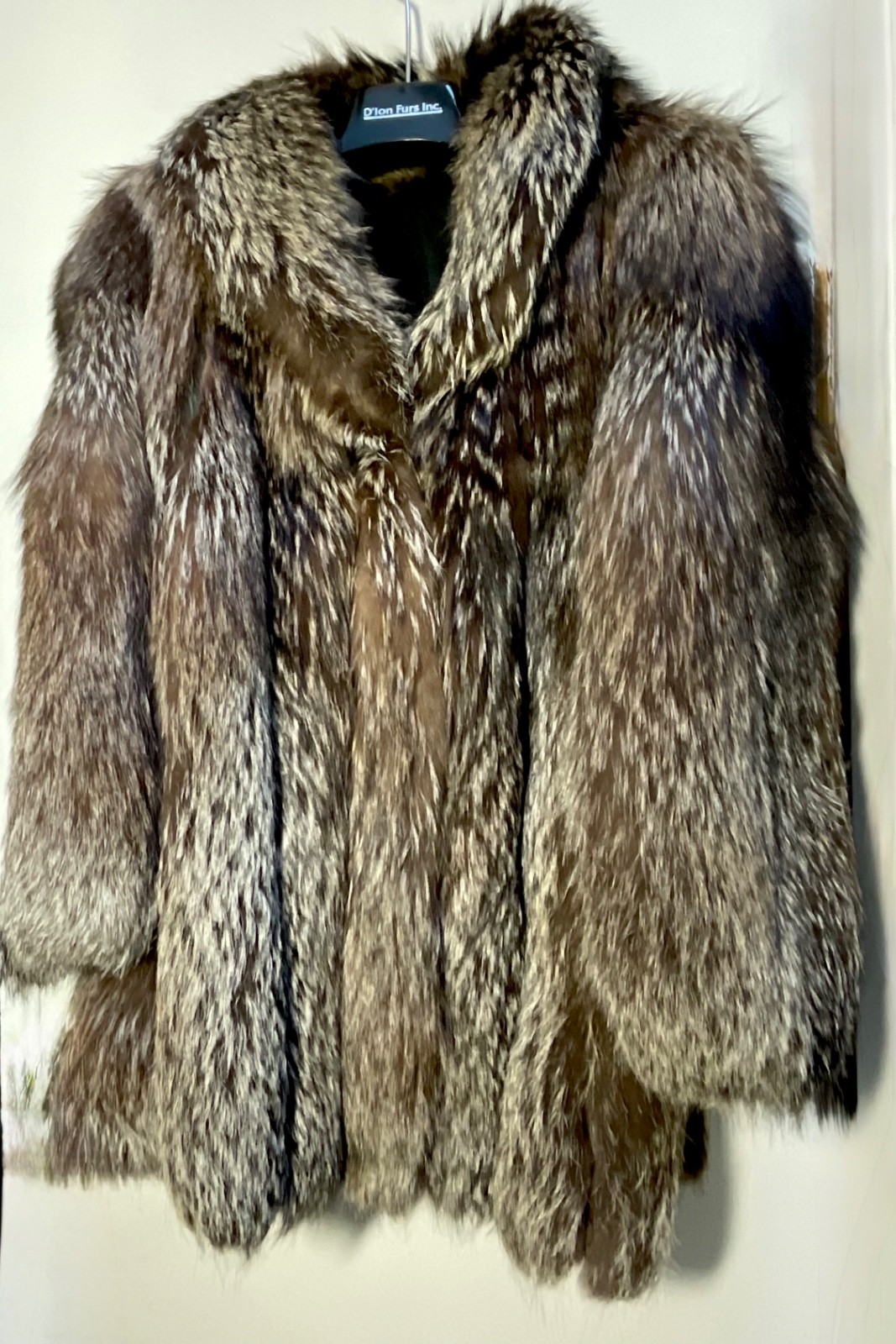SAGA FOX Silver Fox Fur Coat Jacket Luxury Dion Furs Knee Length Womens Size M