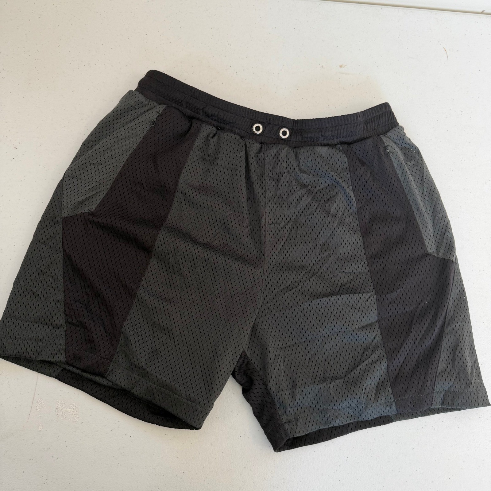 Kith 101 Mesh Shorts Mens Small Black Charcoal Colorblock Athletic Streetwear