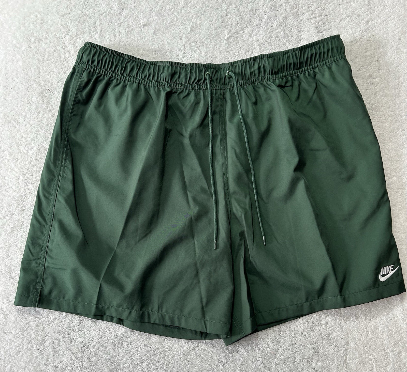 Nike Club Woven Flow Shorts Fir/White FN3307-323 Men’s Medium(E6)