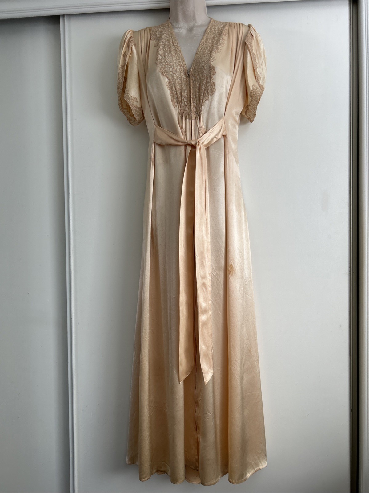 1930s Peach Silk Rayon Boudoir Robe Peignoir With Belt & Lace Trim-36” Bust- Sml