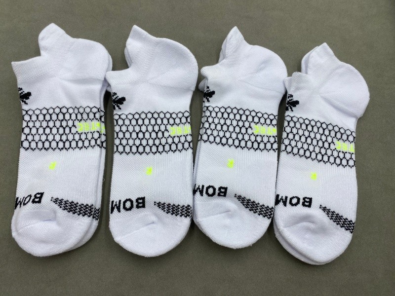 BOMBAS 4 Pairs Honeycomb All sports Cushion Women\'s Ankle Socks Size Med White