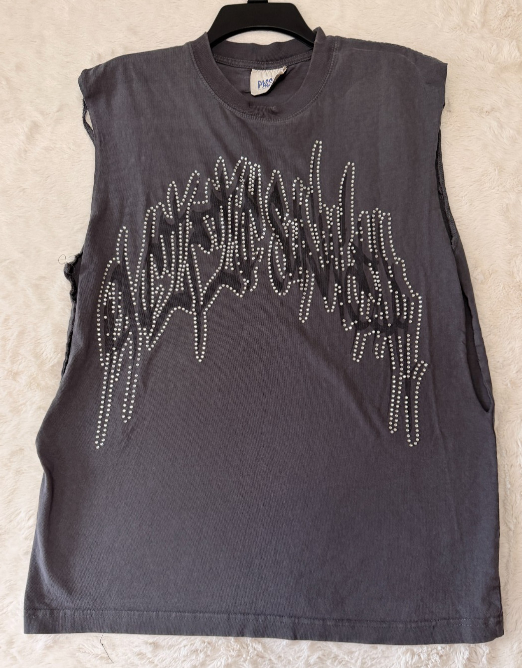 PacSun Graphic Art Program Men\'s M Gray T-Shirt Studded Rhinestone Muscle Shirt