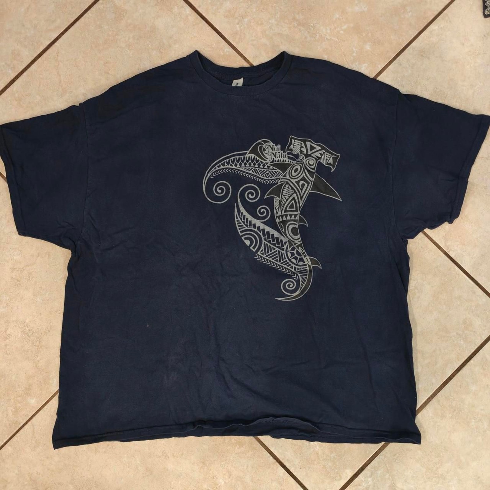 Gildan Men\'s Navy and Black T-shirt
