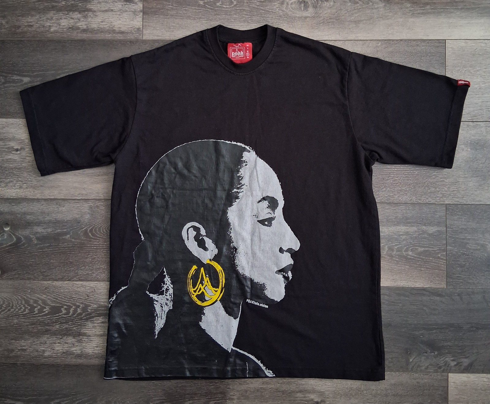 Peak Television Sade Profile Portrait Gold Hoop Earrings T-Shirt Black Size L