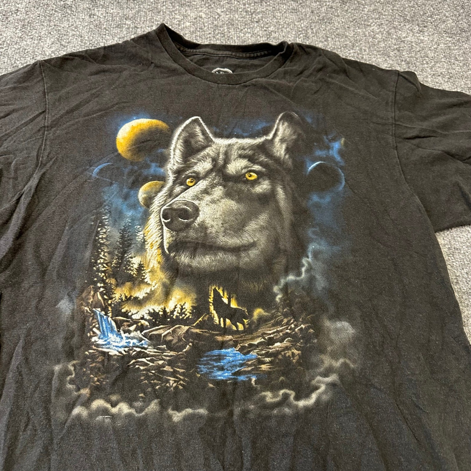 Dom T-Shirt Mens Size L Black Wolf Moon Nature Graphic Cotton Short Sleeve Tee