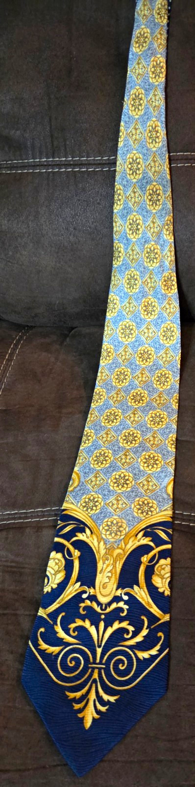 1990s BEAUTIFUL NOSTALGIC  GIANNI VERSACE RARE VINTAGE STYLISH SILK TIE❤️
