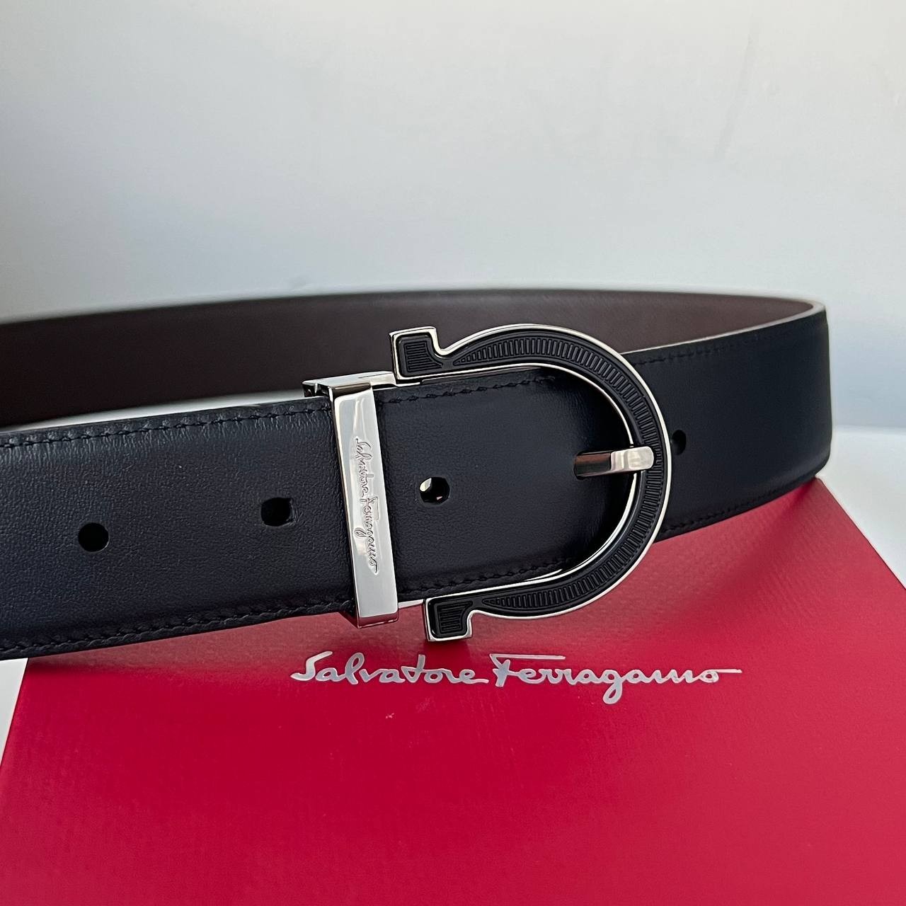 Authentic Men's SALVATORE FERRAGAMO Leather Belt Black & Brown Reversible